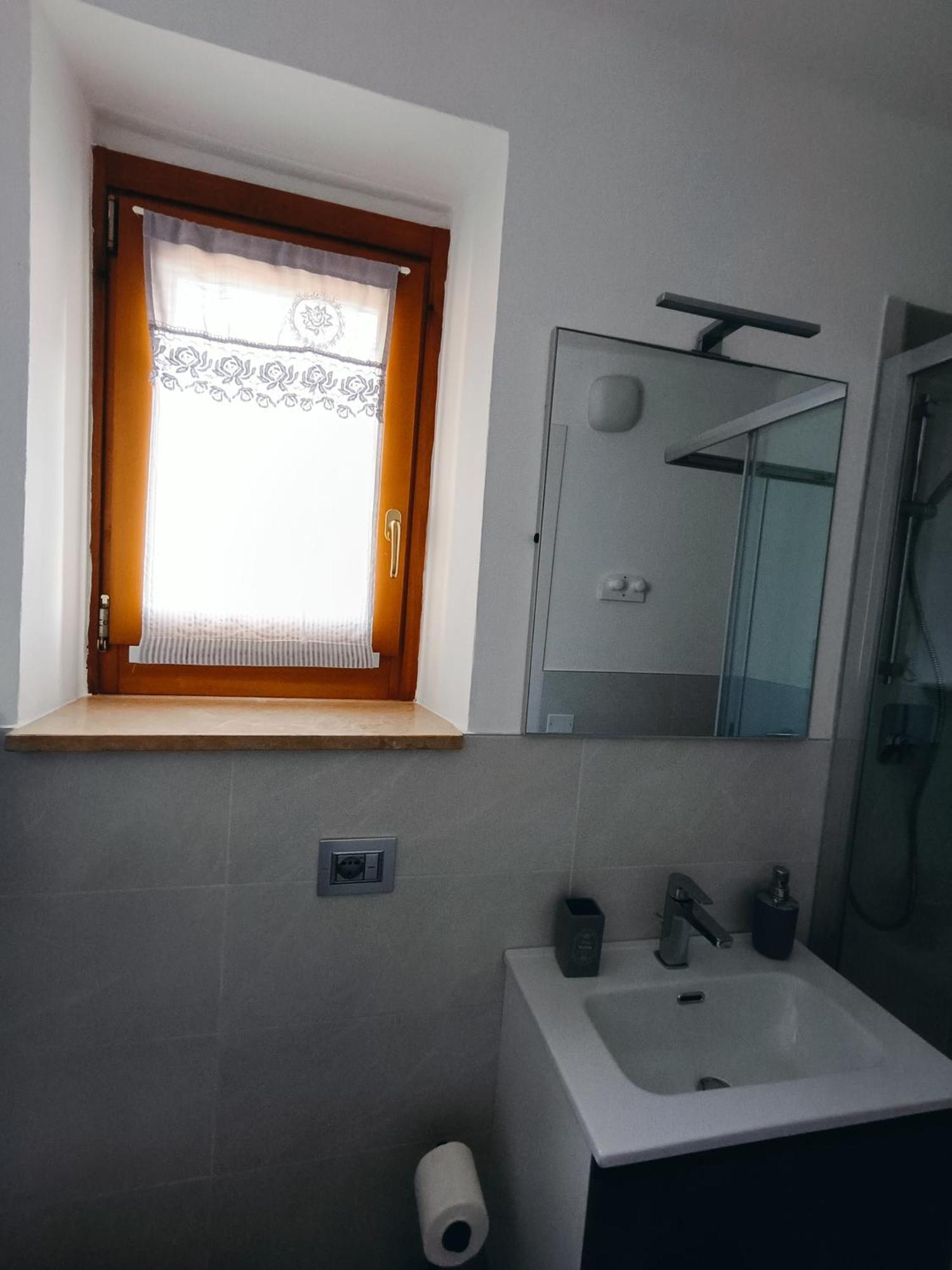Casa Lisetta, 3-Room Apartment With Lake View Тори дел Бенако Екстериор снимка